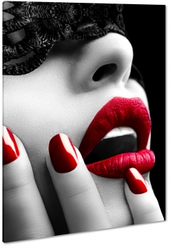 kobieta, twarz, czerwone usta, czerwone paznokcie, opaska, b&w, fotografia